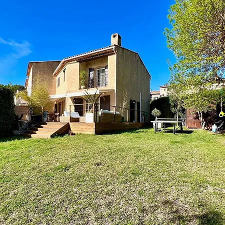 Maison Dans Avec Piscine Et Tennis Holiday home *