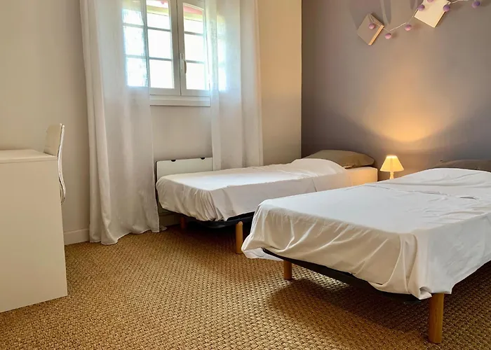 Holiday home Maison Dans Avec Piscine Et Tennis *