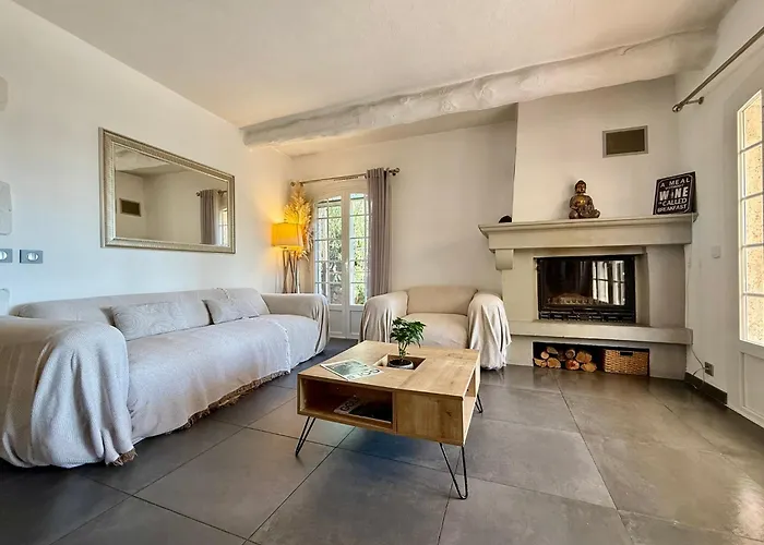 Maison Dans Avec Piscine Et Tennis * Antibes